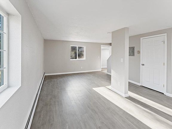 4th image of 3876 Lyle Ave