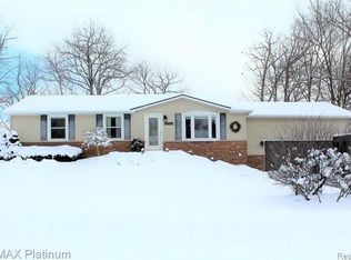 30544 Golden Valley Dr, New Hudson, MI