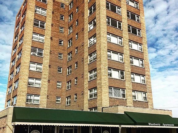 3rd image of 530 W Berry St APT 211