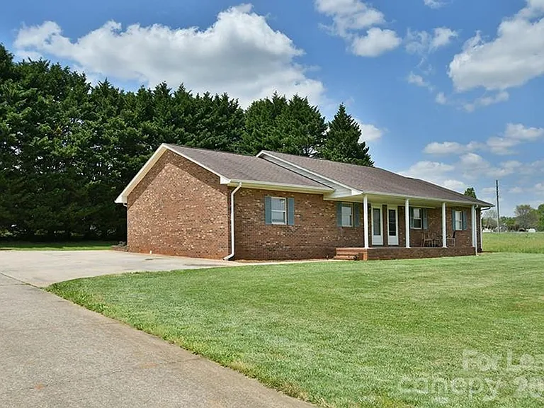 152 Glen Gar Dr — Photo 1