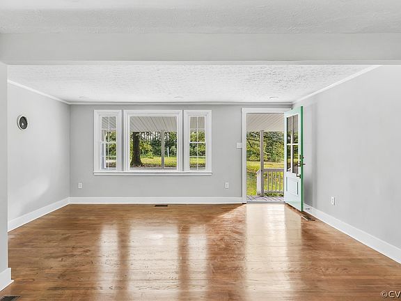 3rd image of 407 Glenarvon Dr