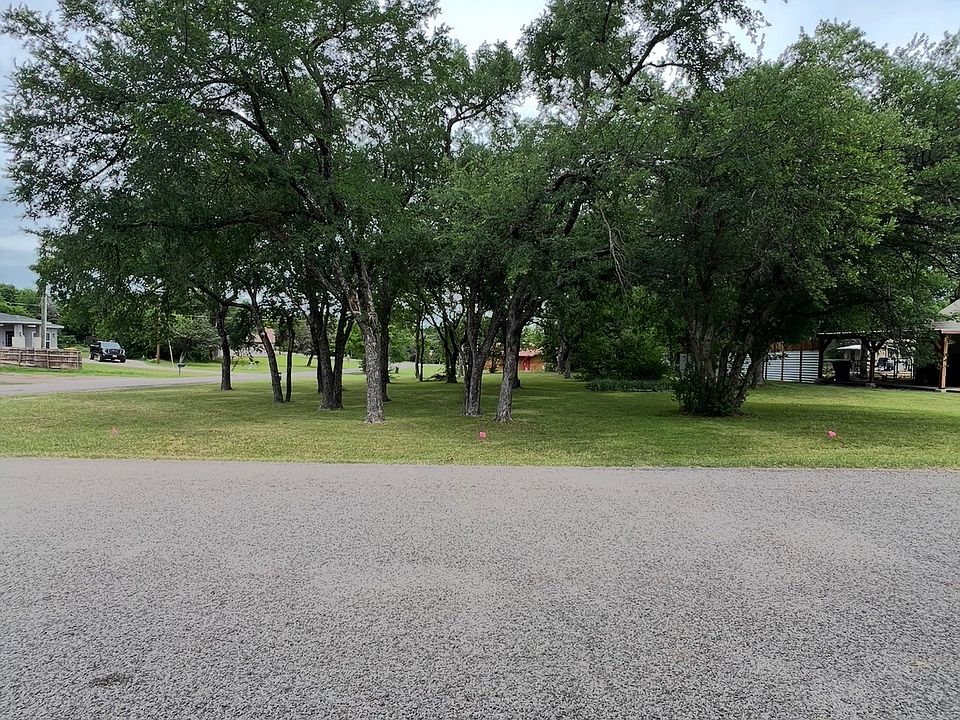 2nd image of 2911 Ridgecrest Dr
