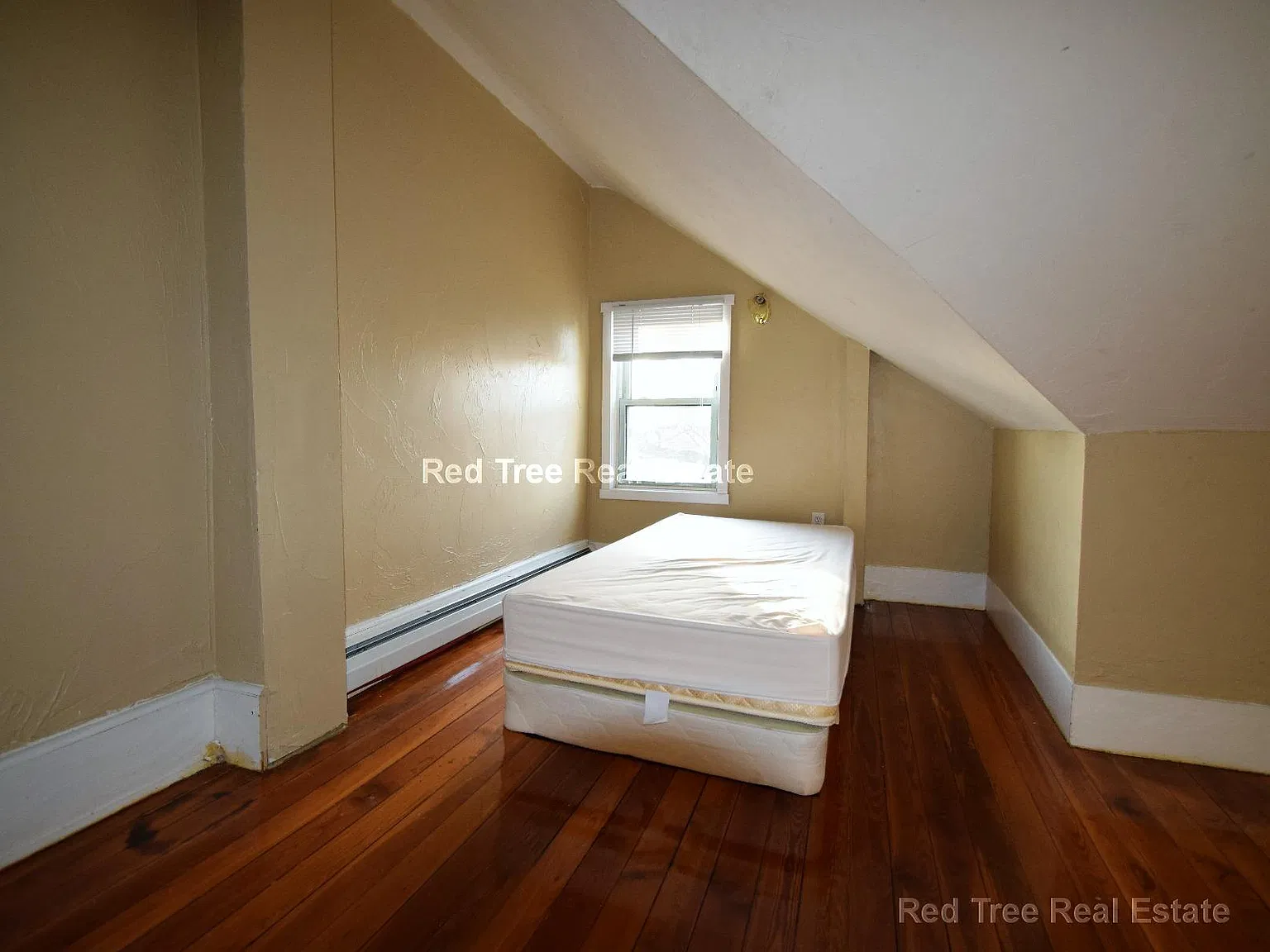 6 bed, 9999 sqft, $5,400 — Photo 2