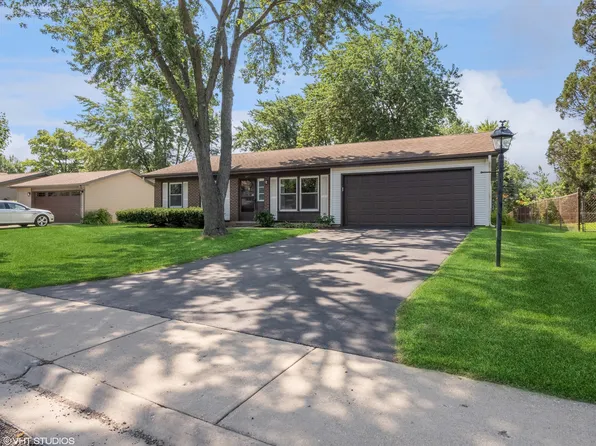1095 Millbrook Dr, Lake Zurich, IL 60047