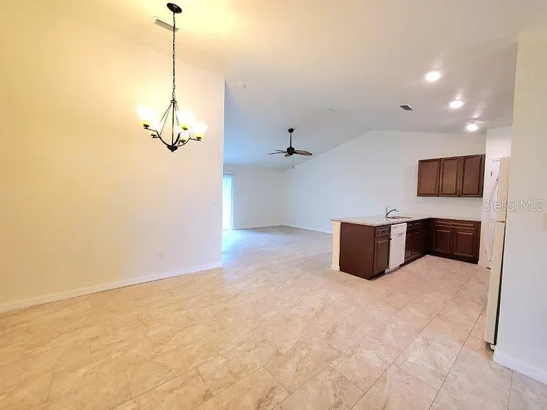 1192 Oceanic Rd — Photo 4