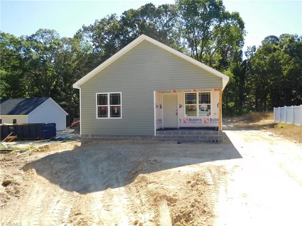 631 Cable St, Thomasville, NC 27360