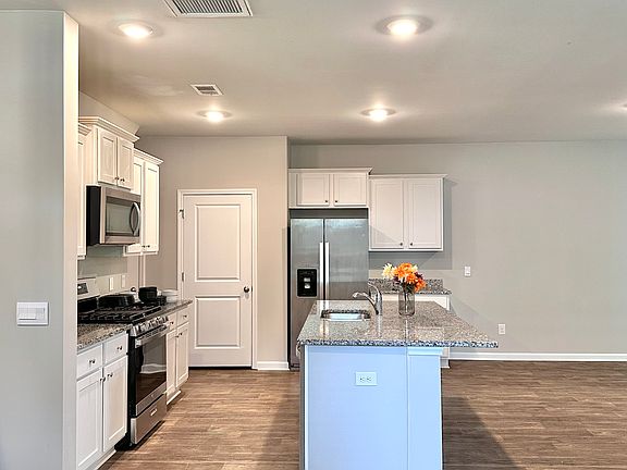 3rd image of 861 Kirby Ct