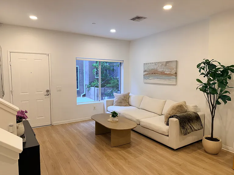 10918 Morrison St #3 — Photo 5