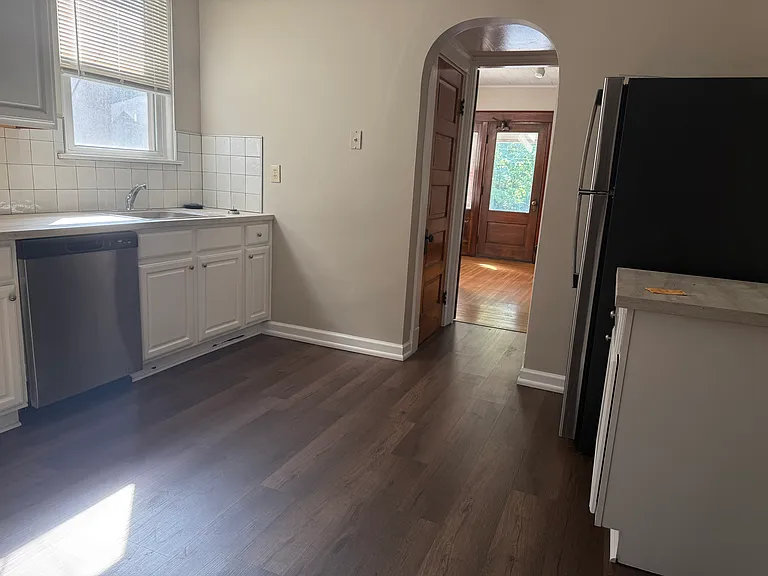 1009 Delta Ave — Photo 14