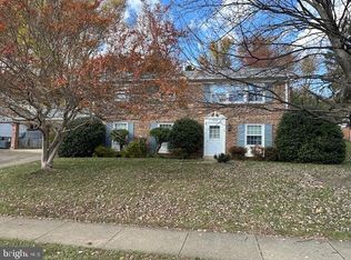 9508 Old Creek Dr, Fairfax, VA 22032