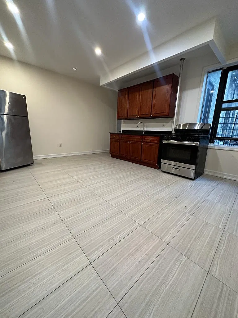 2 bed, 869 sqft, $2,518 — Photo 1