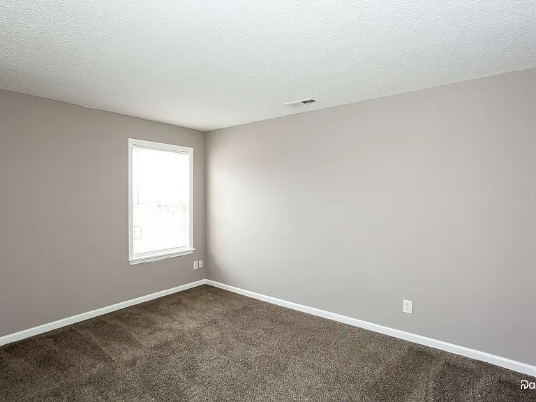 6535 Locust Grove Dr — Photo 8