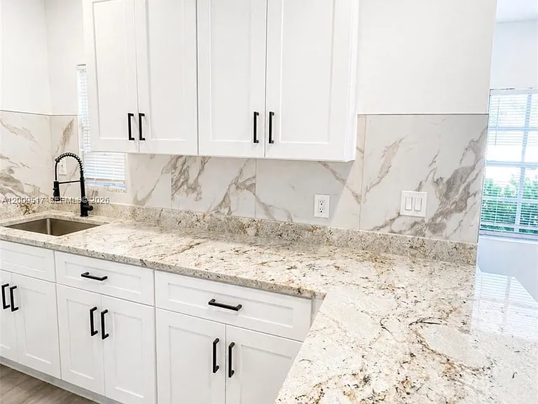 1121 NE 2nd St #205 — Photo 4