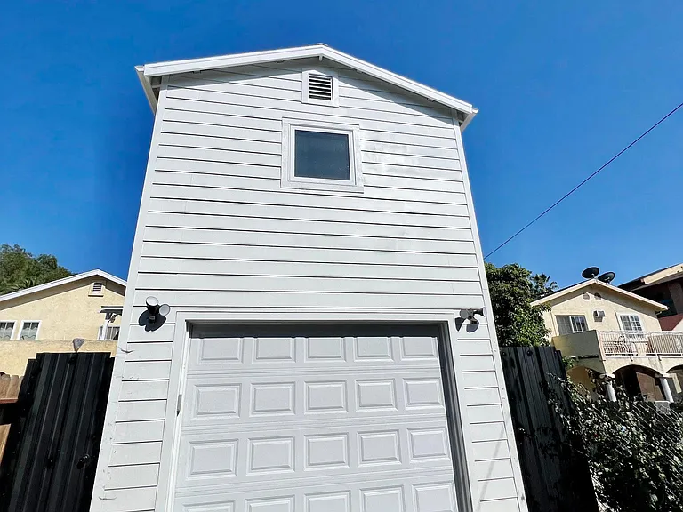 437 1/2 N Mountain View Ave — Photo 18