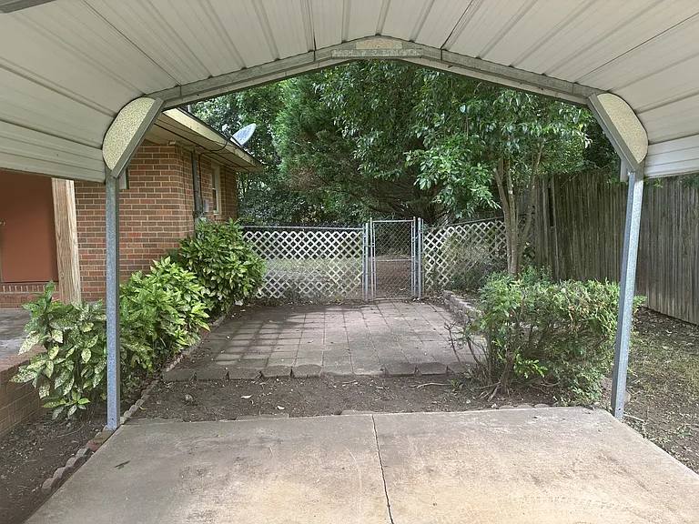 60 Oak Ave — Photo 2