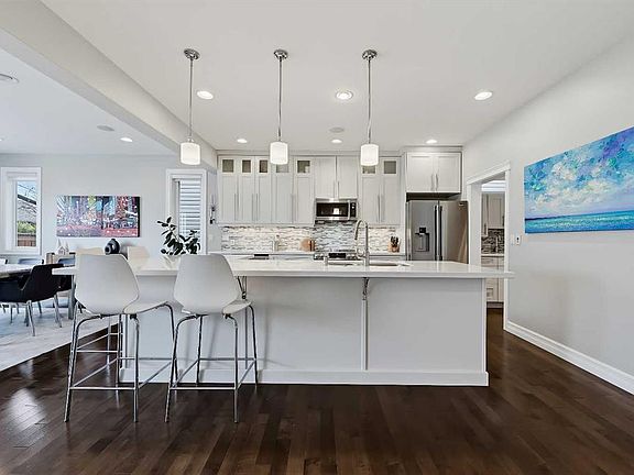 4th image of 2030 W 25th St SW