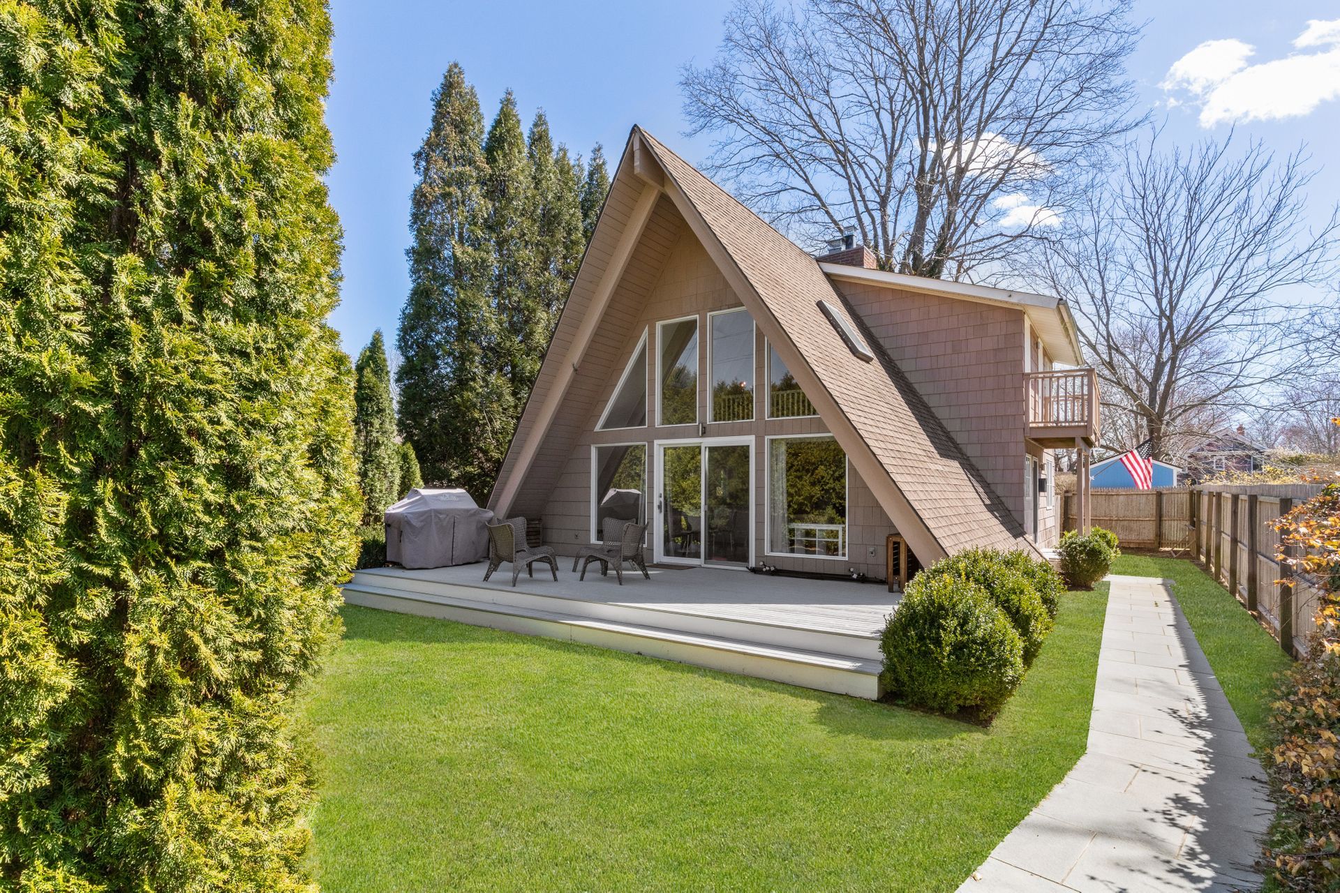 91 Dayton Ln, East Hampton, NY 11937 Out East