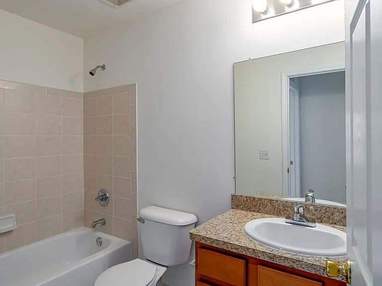 Ashford Apartments — Photo 46