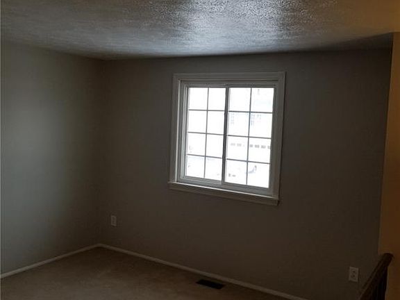 4th image of 2881 Amy Dr