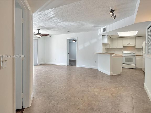 5th image of 2125 SE 10th Ave APT 1013