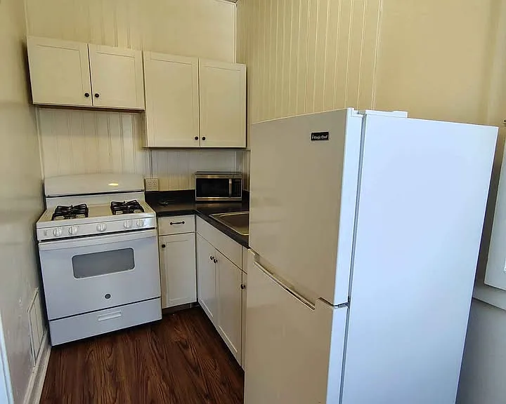 Devonshire Apartments at 1107 Pennsylvania St — Photo 9