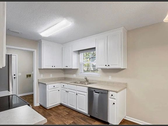 4th image of 142 Emerald St