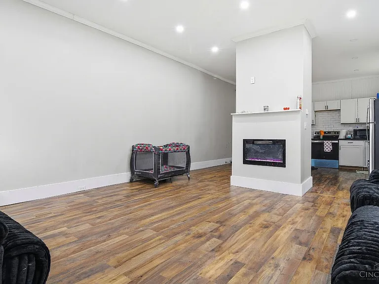 540 Grand Ave #1 — Photo 4