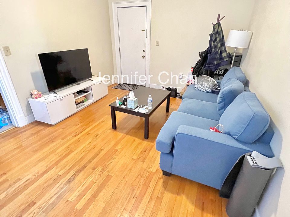 2nd image of 230 Kelton St #6