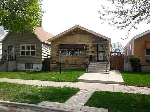 1st image of 8721 S Paxton Ave