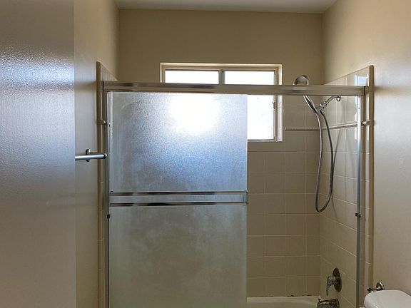 3rd image of 855 Burbank Dr #1