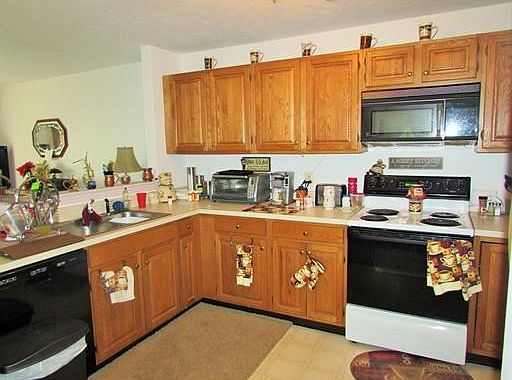 3rd image of 30 Hobart Ln