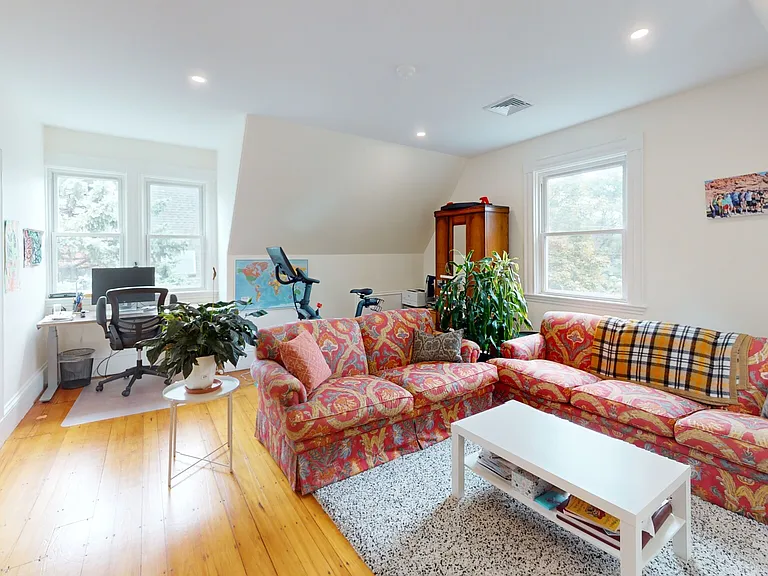 27 Cypress St — Photo 3