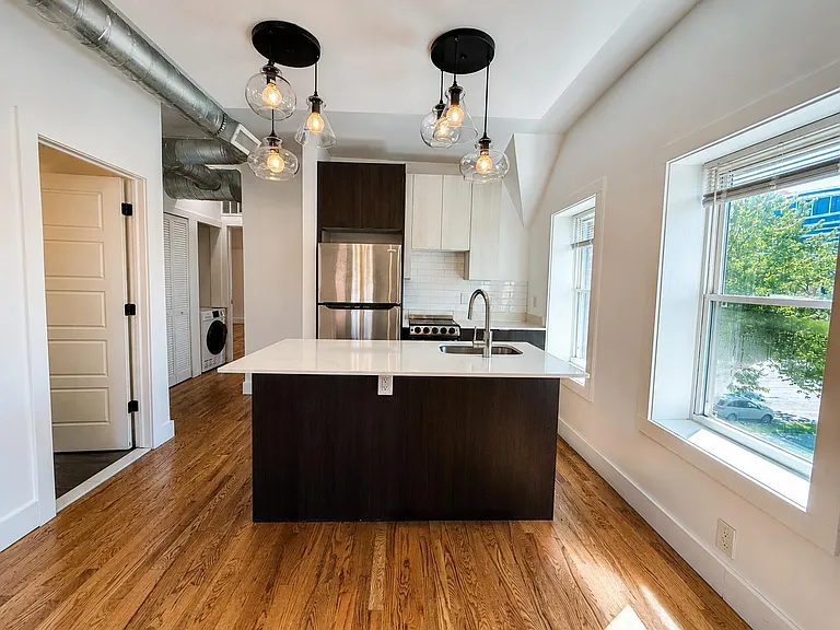 3143 Trumbull St #301 — Photo 4
