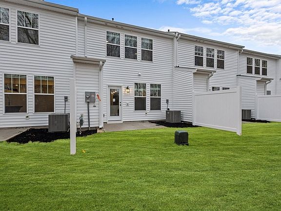 3rd image of 544 Harebell Way