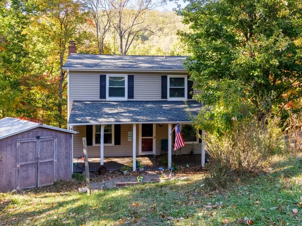200 Cascade Dr, Vinton, VA 24179