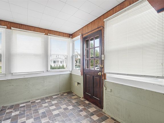 2nd image of 823 D Ave NW