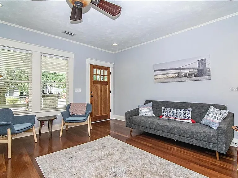 2117 Watrous Ave — Photo 4