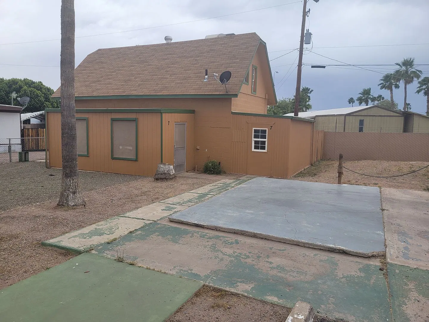 Value Priced Mesa Home For Lease — Photo 2