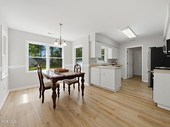 4th image of 312 Wendover Lane