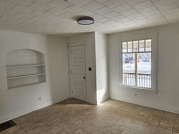 5th image of 607 Logan Ave