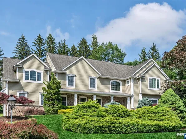 21 Winding Way, Upper Saddle River, NJ 07458