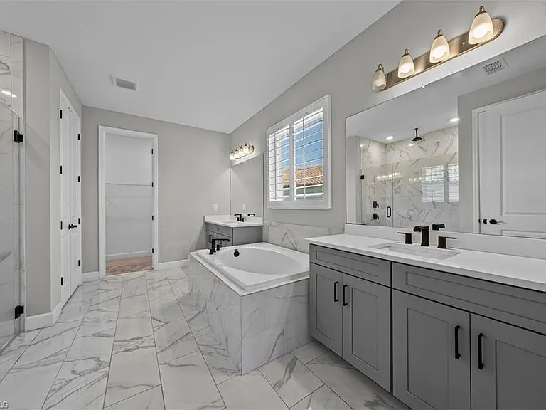 2038 Grove Dr — Photo 15