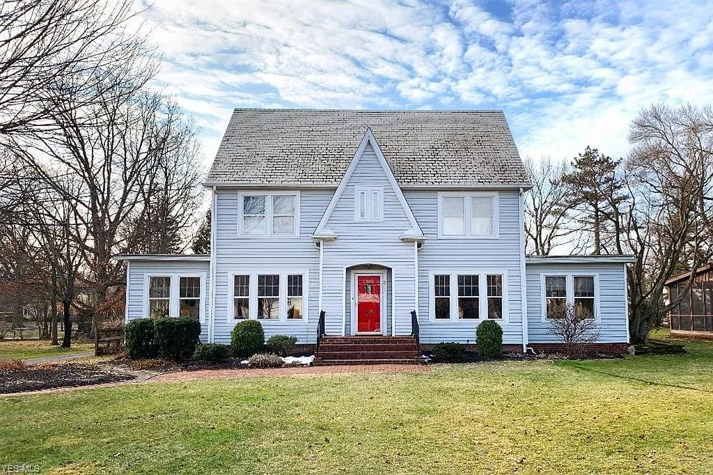 319 Edgemere Pl photo 1