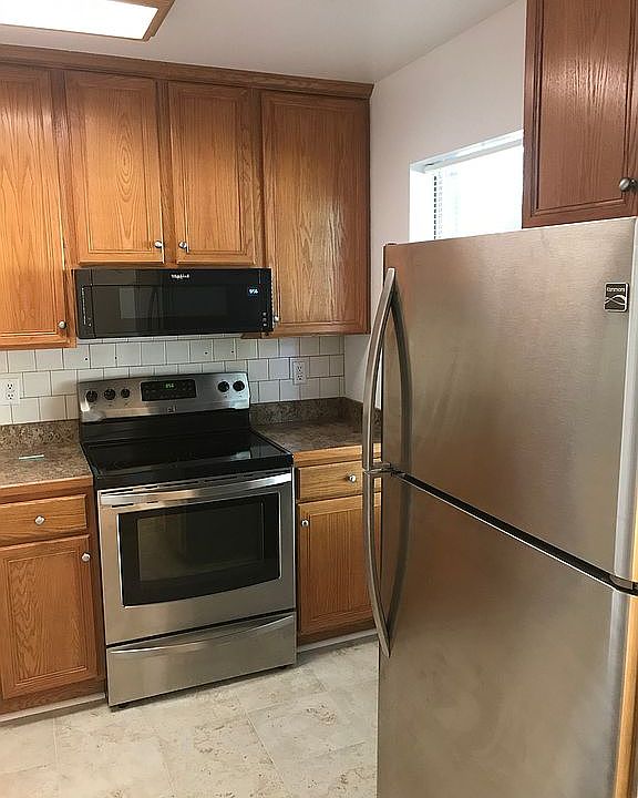 1st image of 15 Kingsbridge Ct