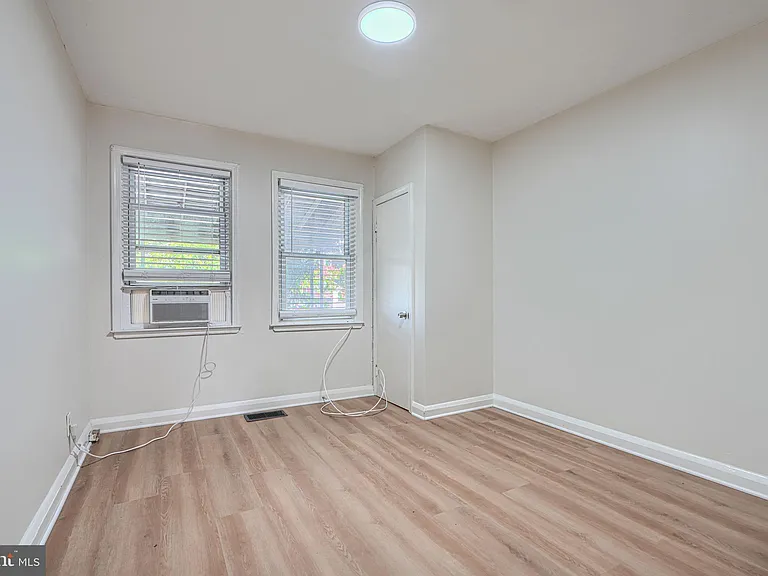 2976 Cornwall Rd — Photo 7