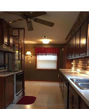 5th image of 1015 Cove Way