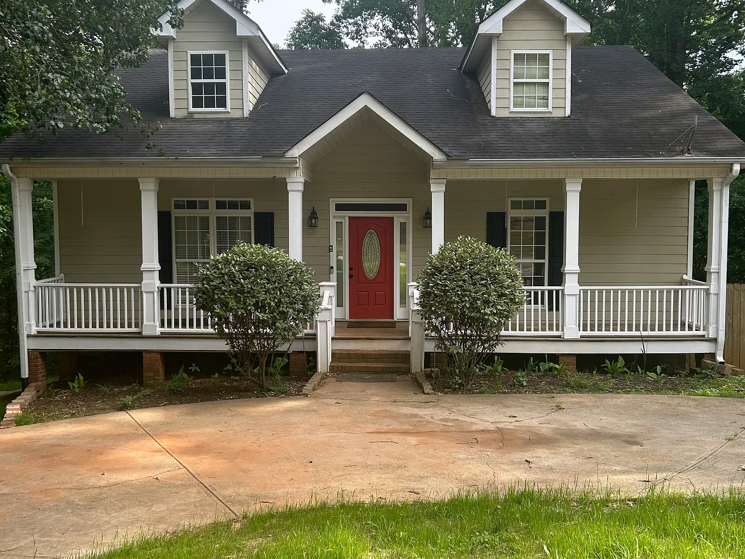 4 bed, 3.5 bath, 3500 sqft, $2,500 — Photo 1