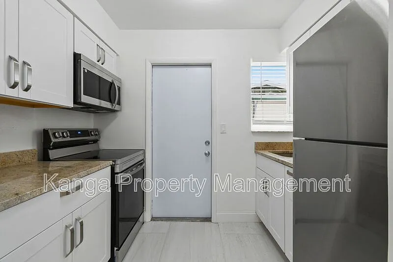 2 bed, 1.0 bath, 624 sqft, $1,950 — Photo 1