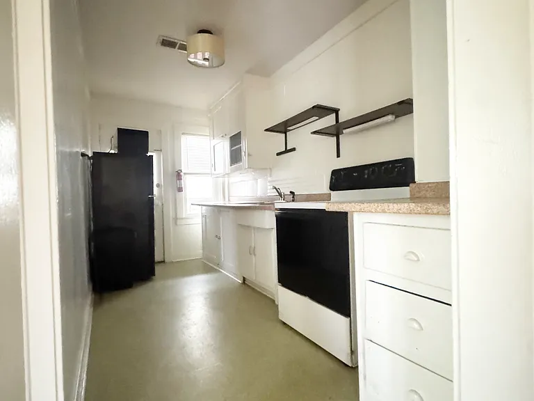 4001 Kenwood Ave #2 — Photo 8