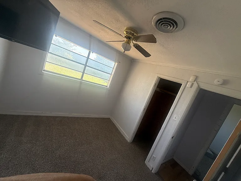 605 E Saint Anne Pl — Photo 17